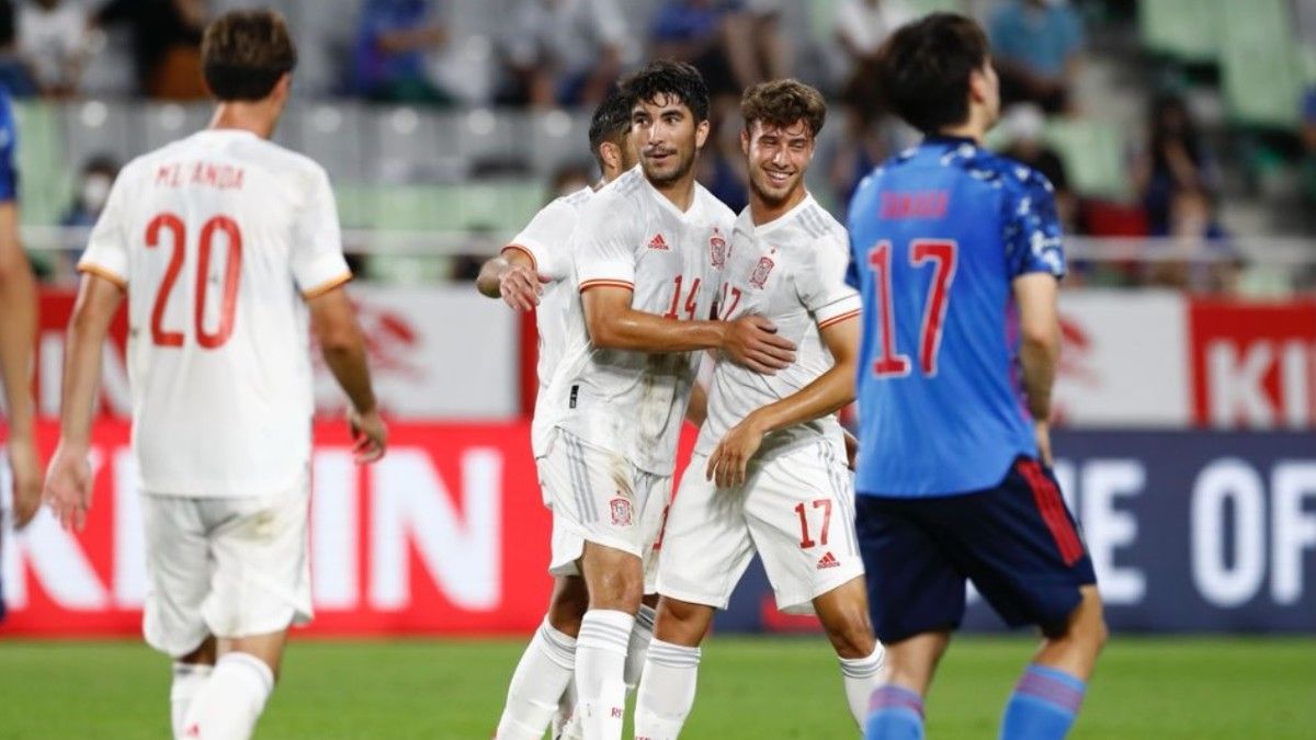 Carlos Soler celebra el 1-1 ante Japón