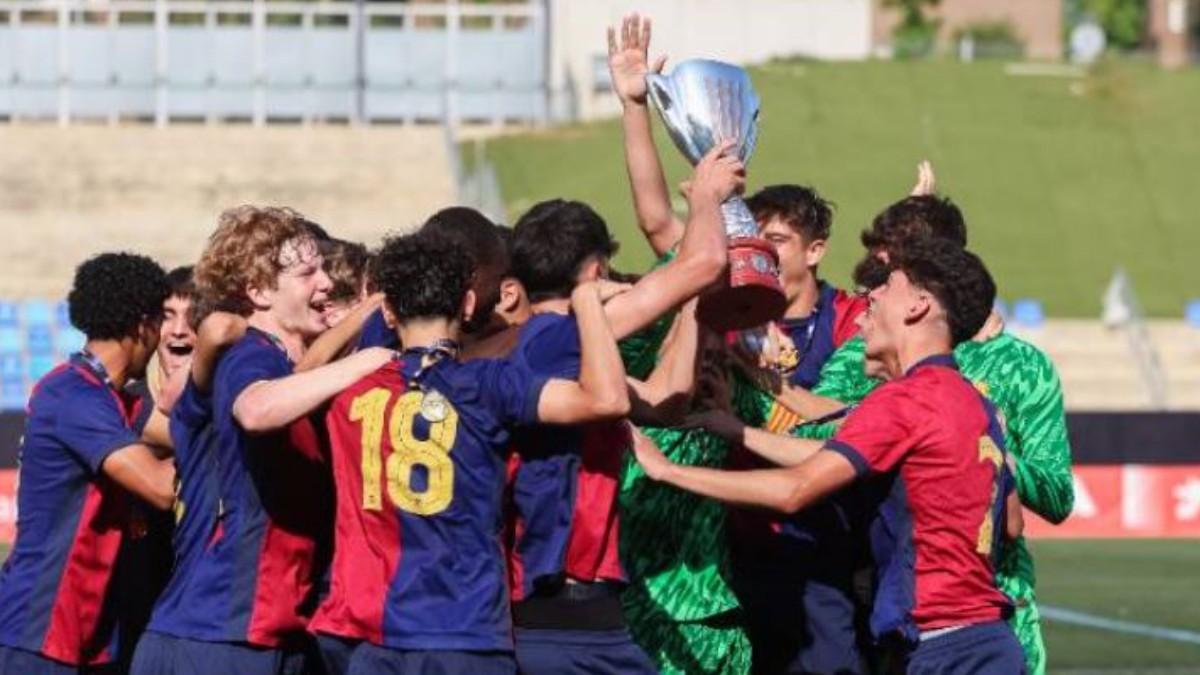 El Cadete A celebró así el Campeonato de Catalunya