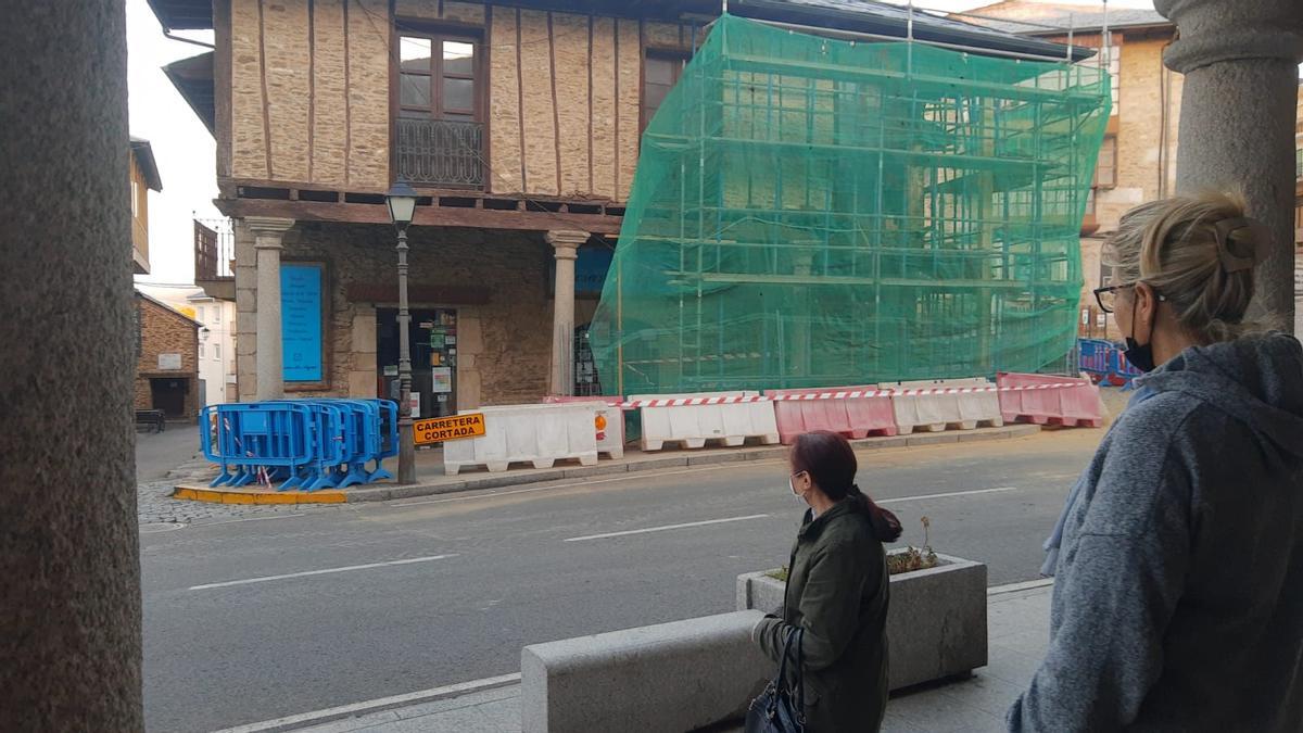 Reabierta la travesía urbana en Puebla de Sanabria tras el accidente.