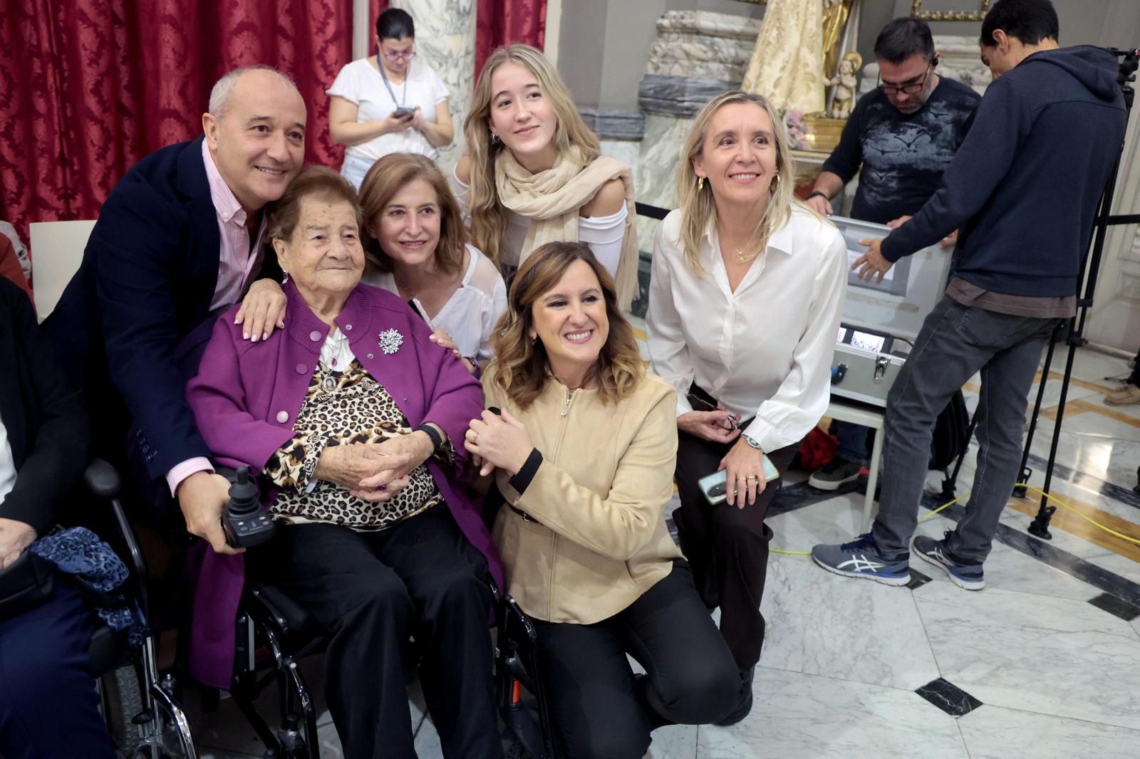 Homenaje a los centenarios en el Ayuntamiento de València