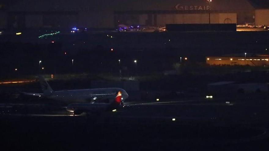 Un dron y un aterrizaje de emergencia agitan Barajas