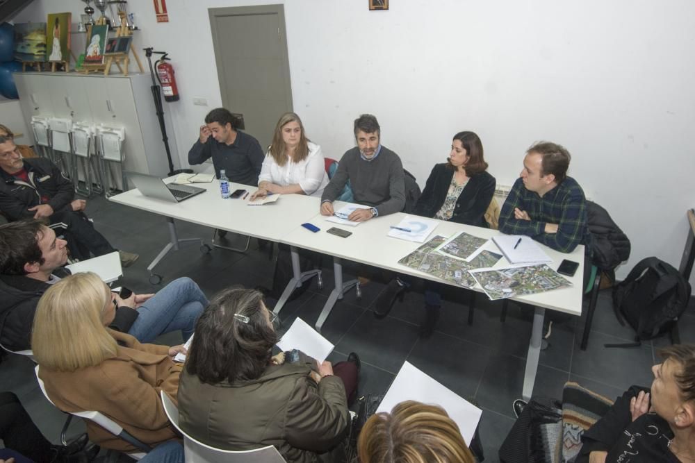 Reunión en Eirís por expropiaciones para el CHUAC