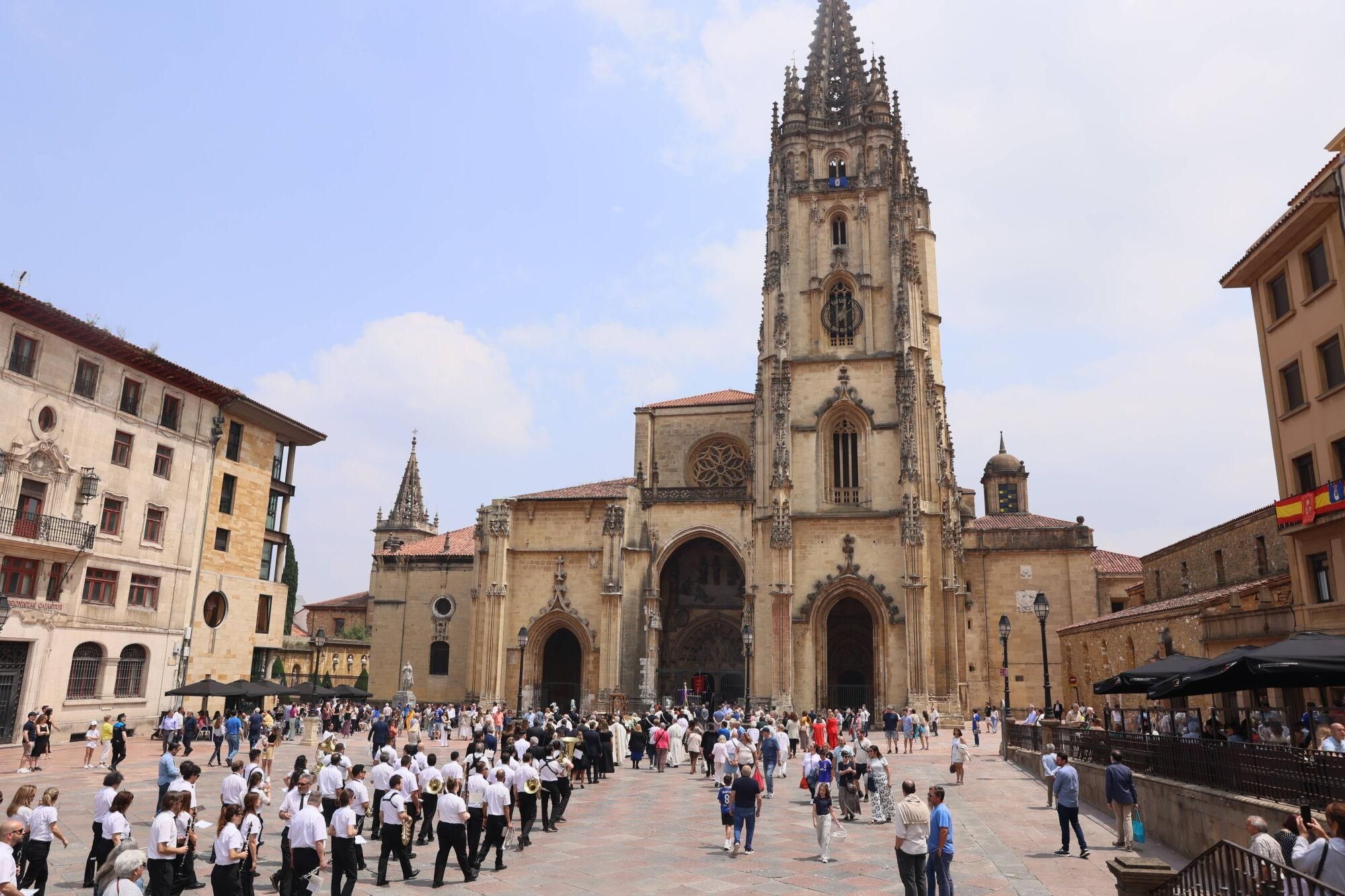 Así fue la misa del Corpus Christi en la catedral de Oviedo.