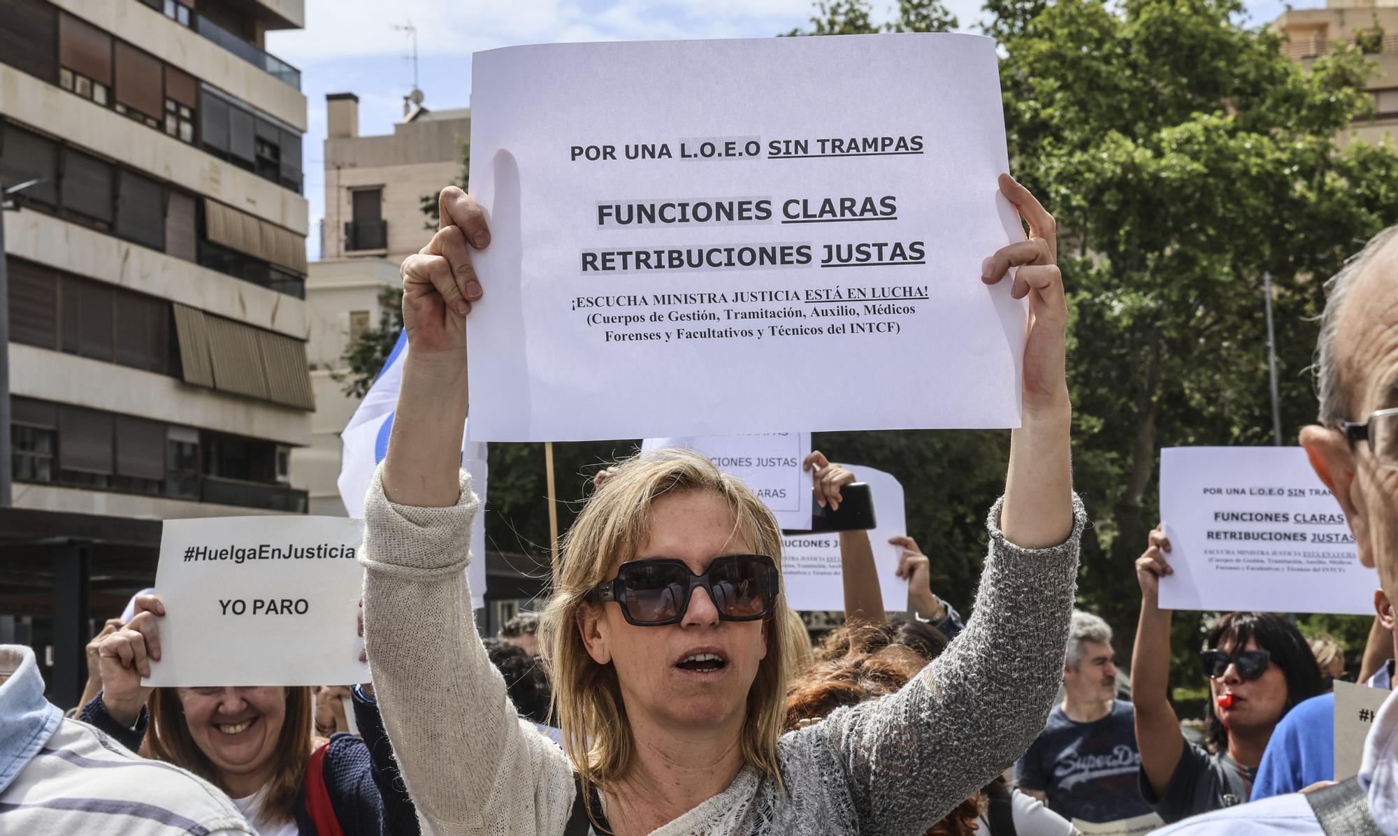 Los funcionarios de Justicia exigen al Gobierno un salario «justo»