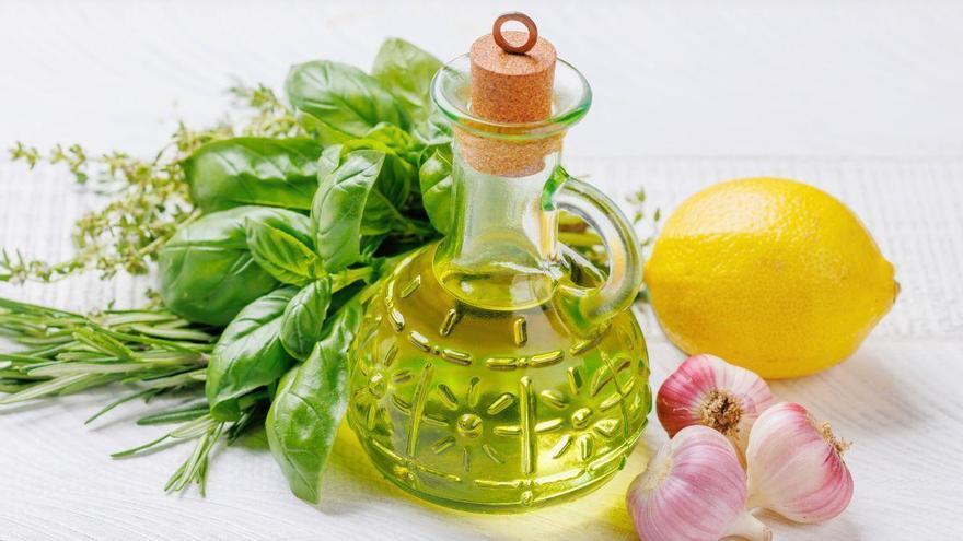Mezclar limón con aceite de oliva y ajo: para qué sirve y por qué lo recomiendan