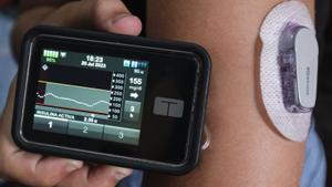 Clamor perquè les bombes d’insulina s’universalitzin