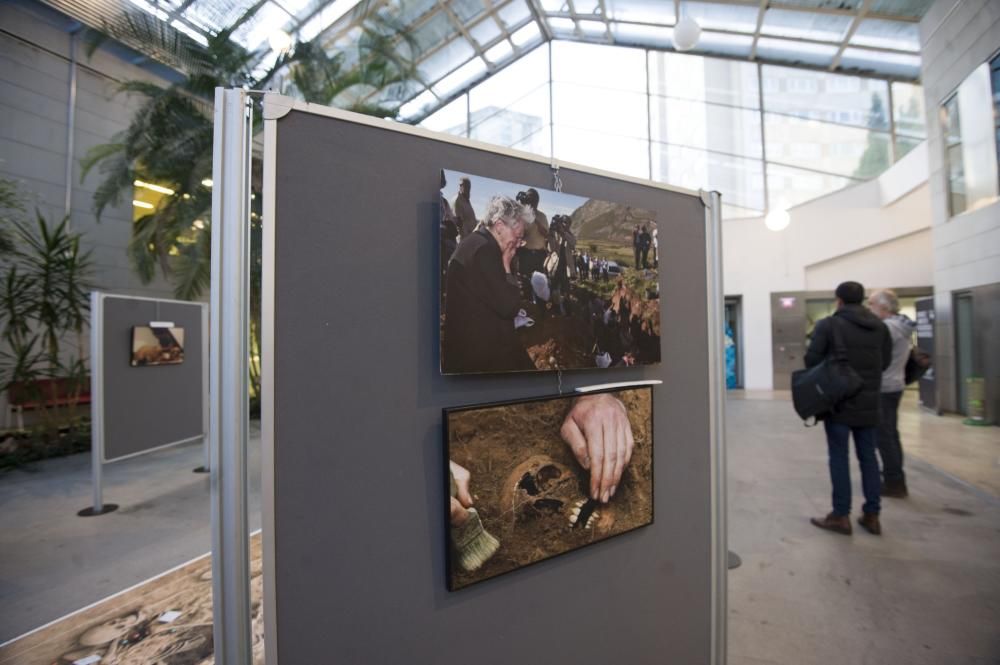 Exposición ''As fosas do esquecemento'' en A Coruña