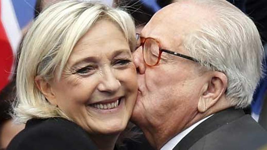 Jean Marie Le Pen y su hija Marine.