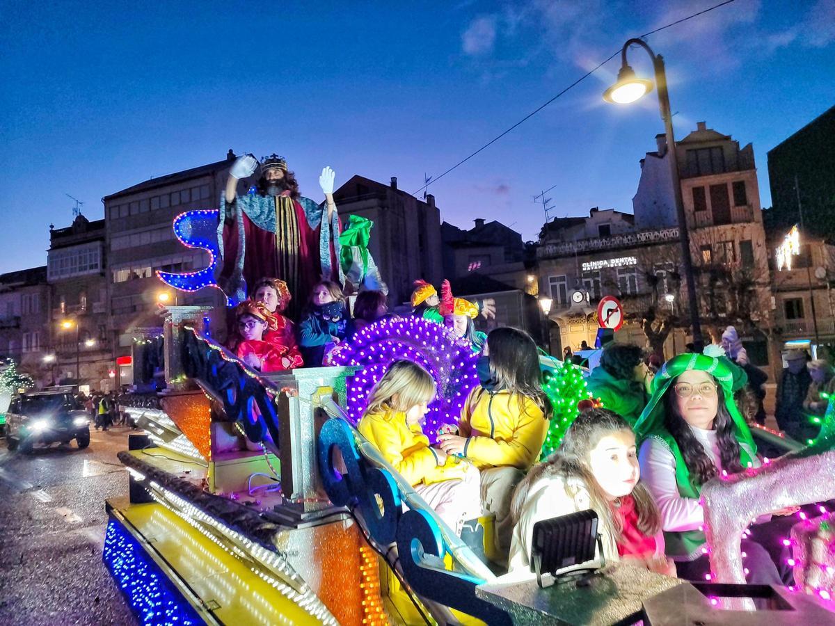 Las fotos de Sus Majestades los Reyes Magos recorriendo Cangas