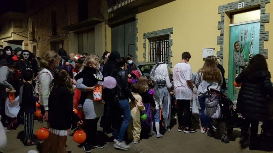 Visita a una de las casas en Bardallur en la tarde de Halloween. | SERVICIO ESPECIAL