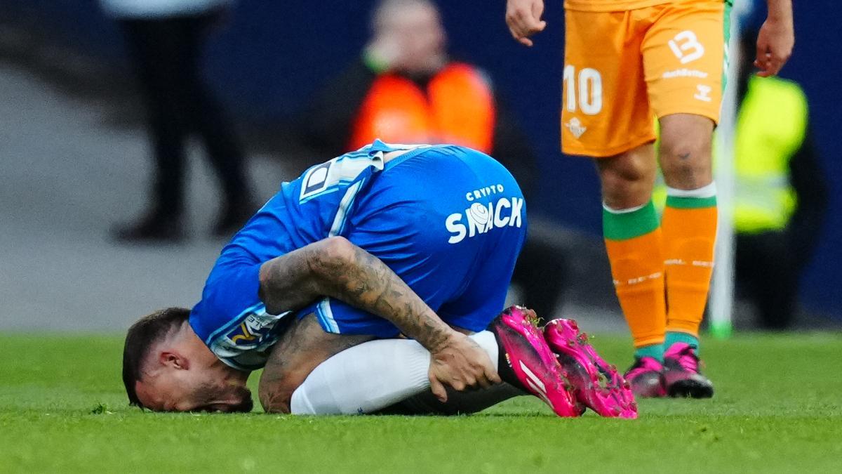 Joselu sufre una lesión en los isquiotibiales de la pierna izquierda
