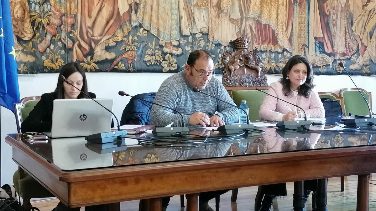 Responsables del canal San José en una asamblea general.