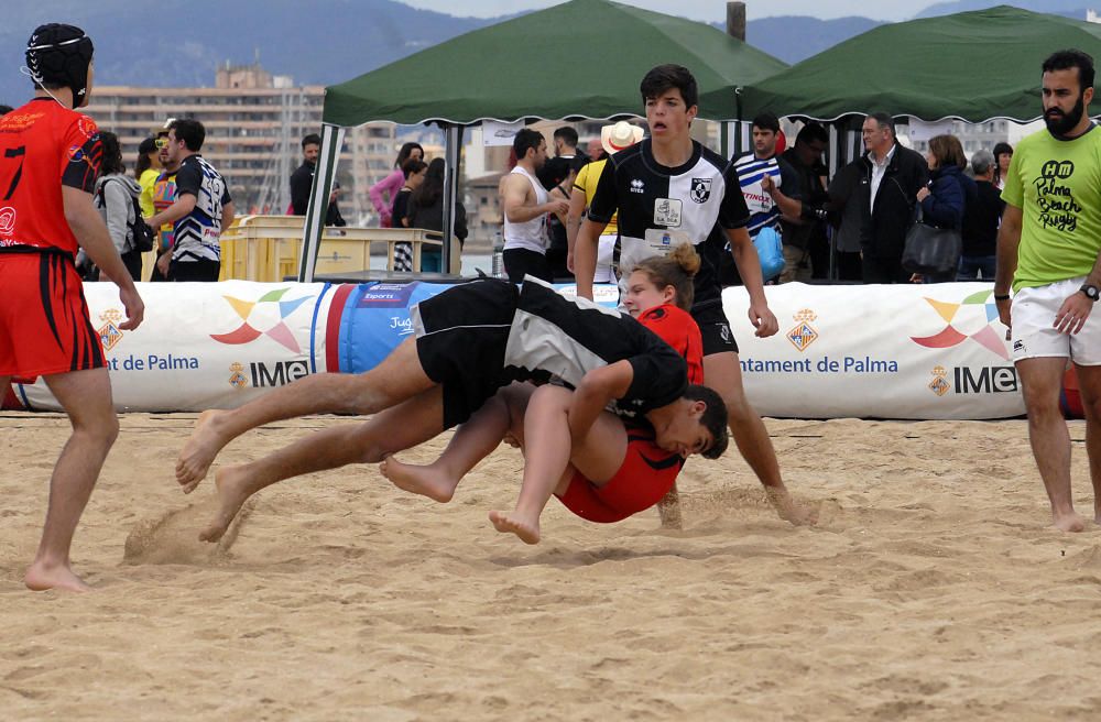 Viel Körperkontakt beim Palma Beach Rugby