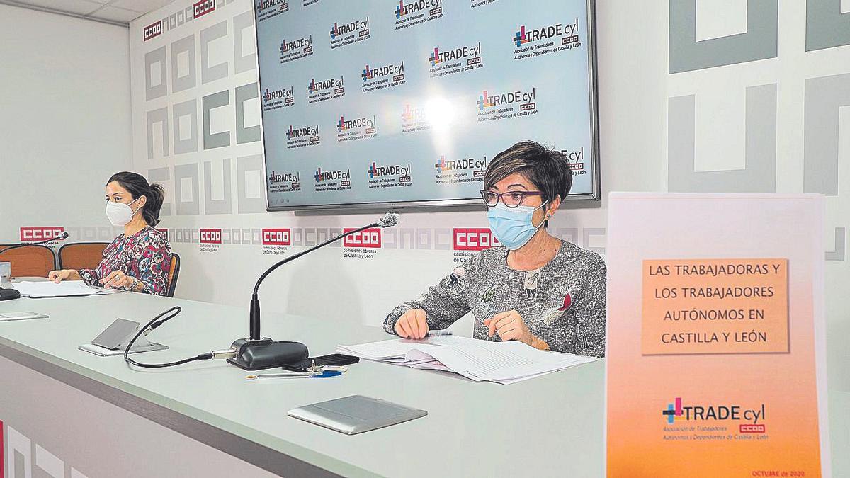 Presentación del informe sobre autónomos, con Rosa Eva Martínez, y Sara González.