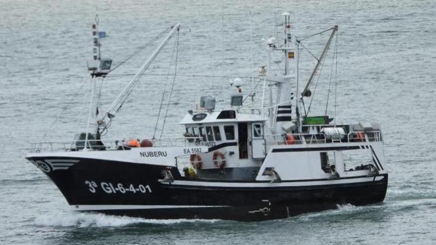 Un marinero de un pesquero de Cudillero, evacuado por causas médicas cuando faenaba entre la Península y las Azores para la campaña del bonito