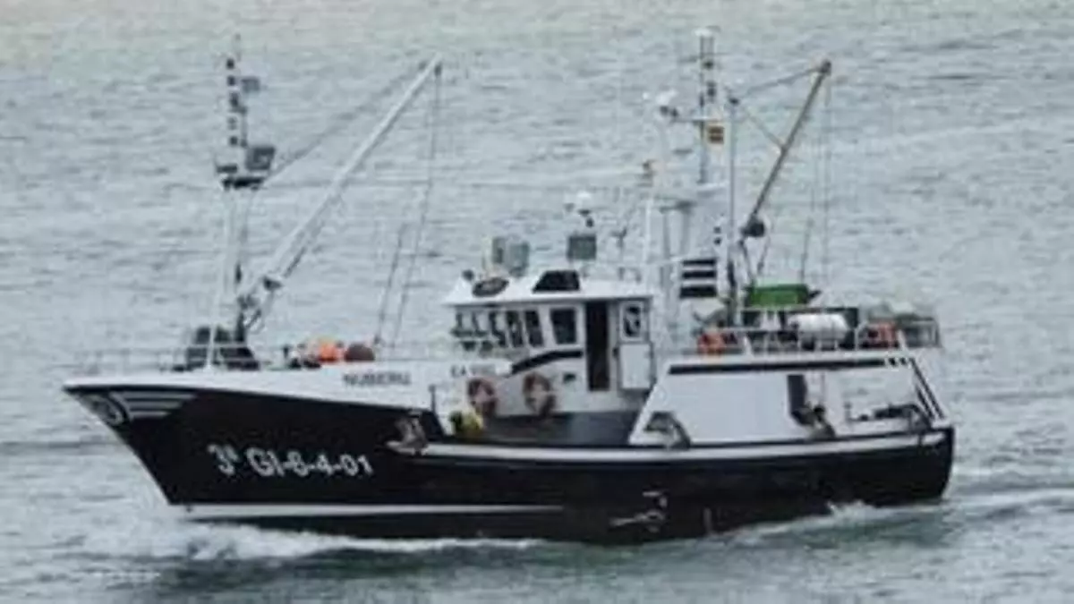 El buque hospital 'Esperanza del Mar' traslada a Vigo a un marinero evacuado por causas médicas de un pesquero asturiano