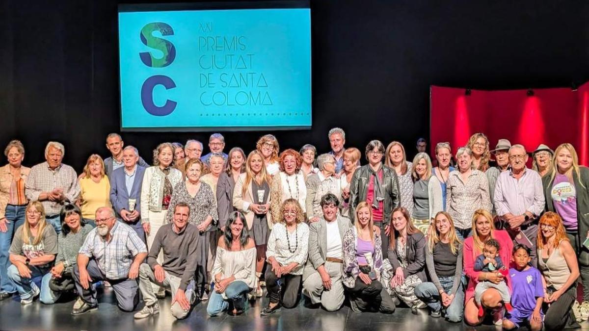 Foto de familia de la 21 edición de los Premis Ciutat de Santa Coloma