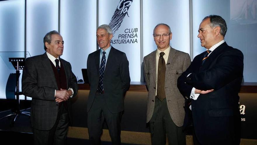 De izquierda a derecha, Eduardo Matias Dias Pereira, Baldomero Argüelles, Antonio López Cuestas y Benigno A. Maújo, ayer, en el Club Prensa Asturiana de LA NUEVA ESPAÑA.