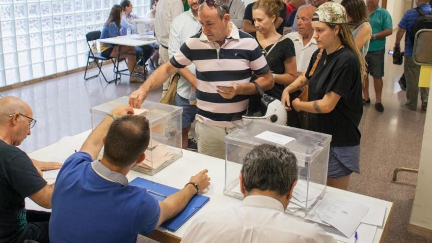 Uno de los colegios electorales de Elche durante las últimas elecciones, en una imagen de archivo