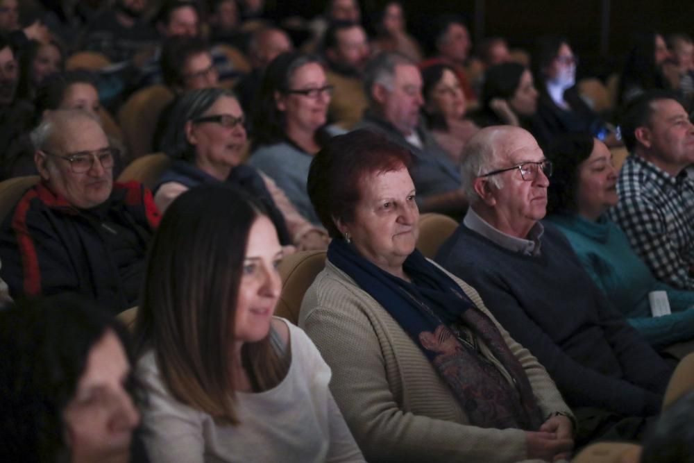 Desfile infantil del Antroxu en el Jovellanos