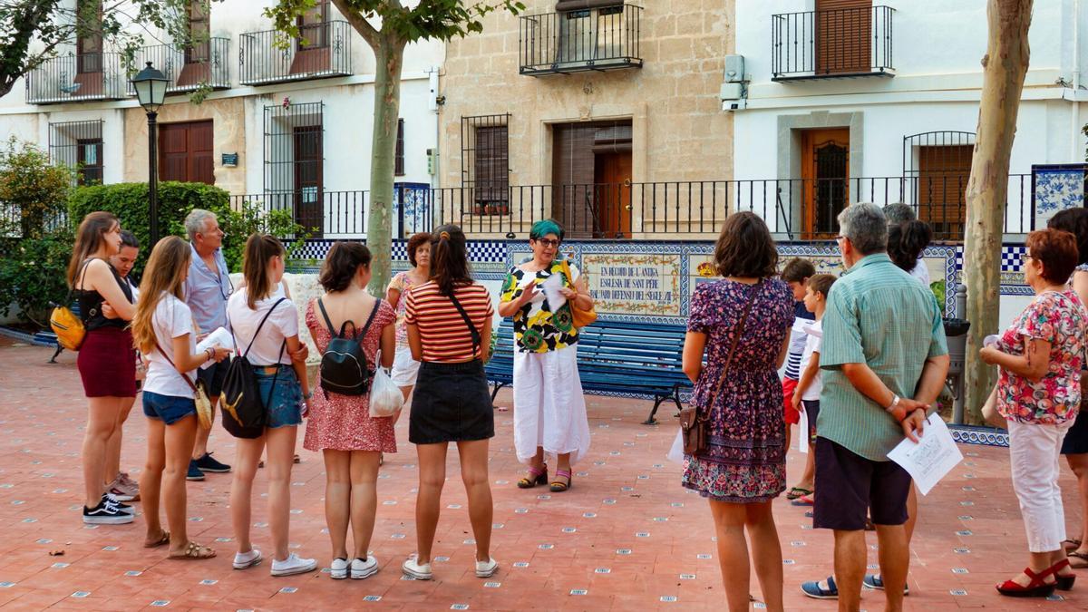 Visita guiada al centro histórico de Benissa: los participantes aprenderán a elaborar monas de Pascua