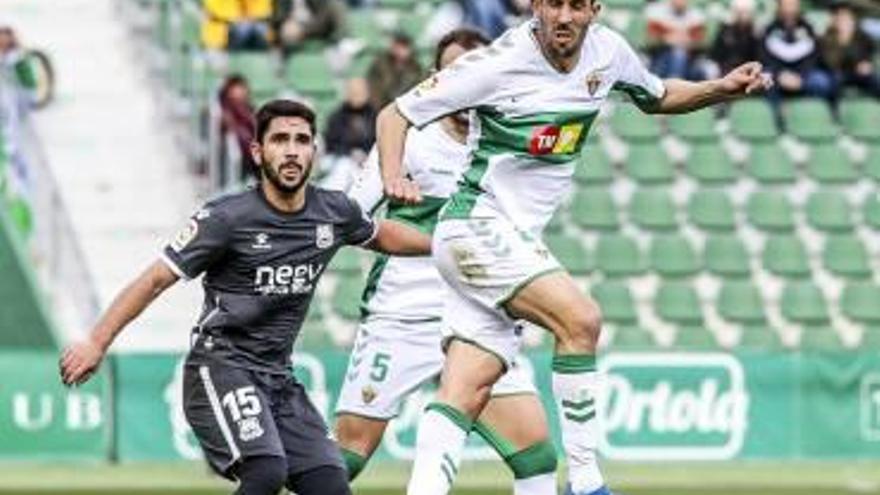 Yacine se lamenta tras fallar, Dani Calvo celebra el 1-0, Tekio y la afición franjiverde.