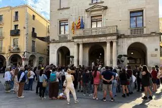 Veïns de Figueres condemnen l'assassinat masclista i reclamen responsabilitats en una nova concentració