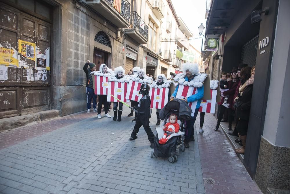 Set mil persones desborden els carrers de Sallent en un Carnaval multitudinari