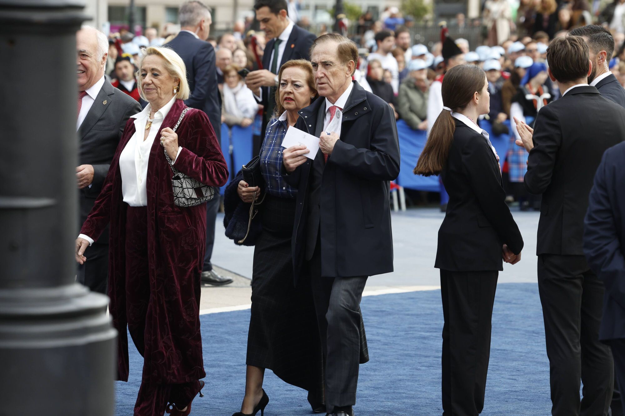 Así fue la llegada de los invitados a los premios "Princesa de Asturias" y su paso por la alfombra azul