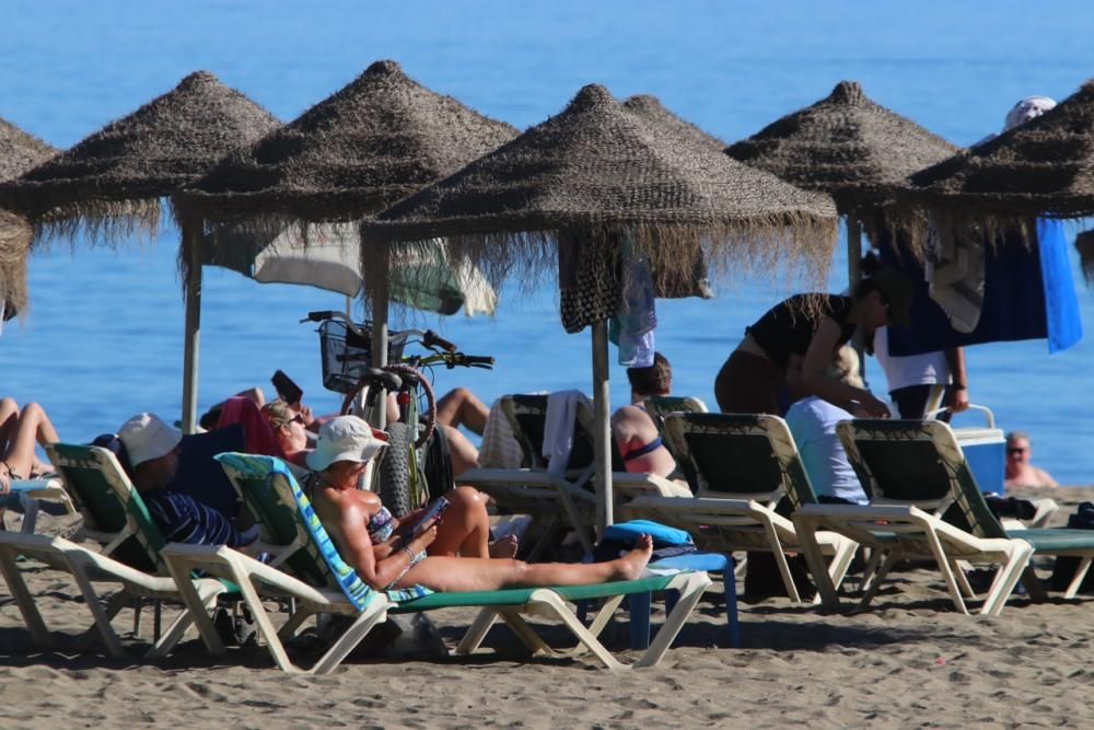 La subida de las temperaturas de los últimos días, que tendrá el sábado sus máximas, ha llevado a muchos malagueños a las playas de la capital