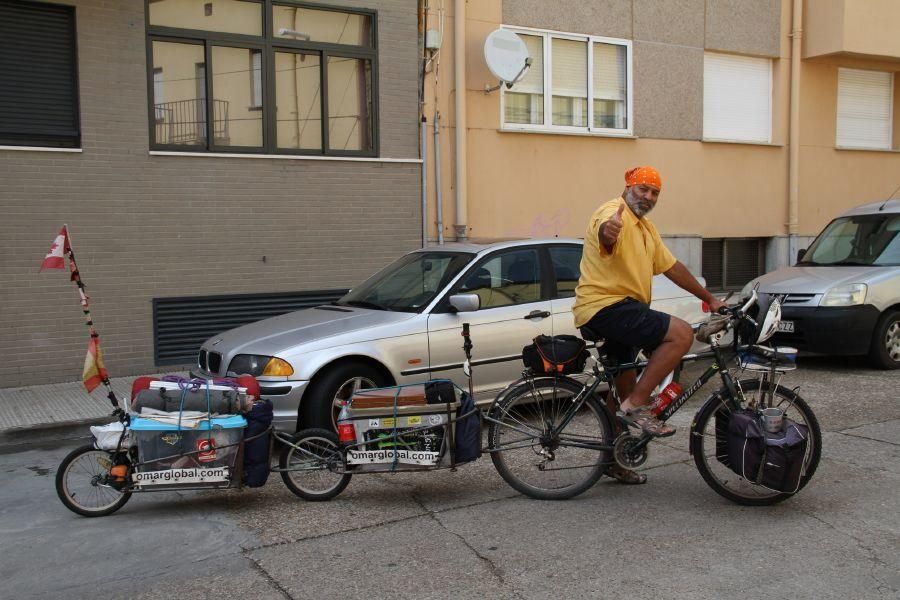 Omar Ruiz-Díaz recorre el mundo con su bicicleta