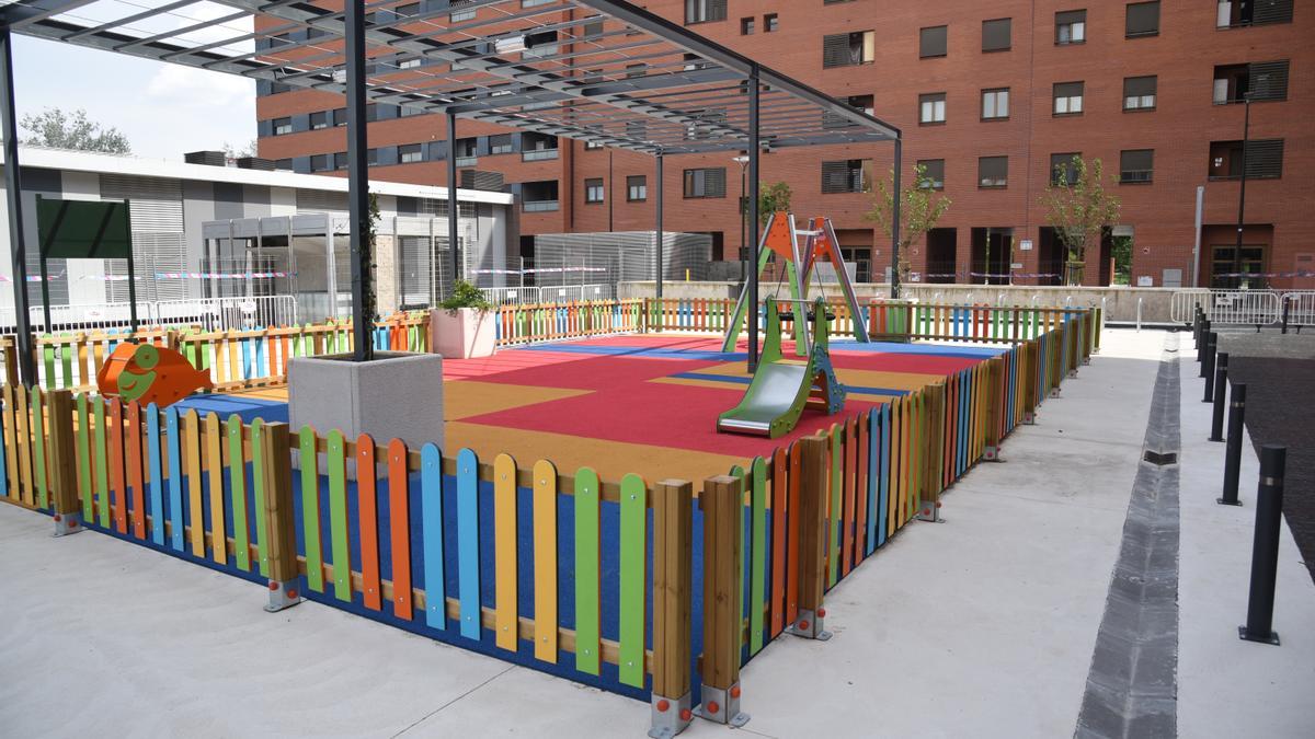 En imágenes | La plaza del parque Bruil estrena juegos infantiles