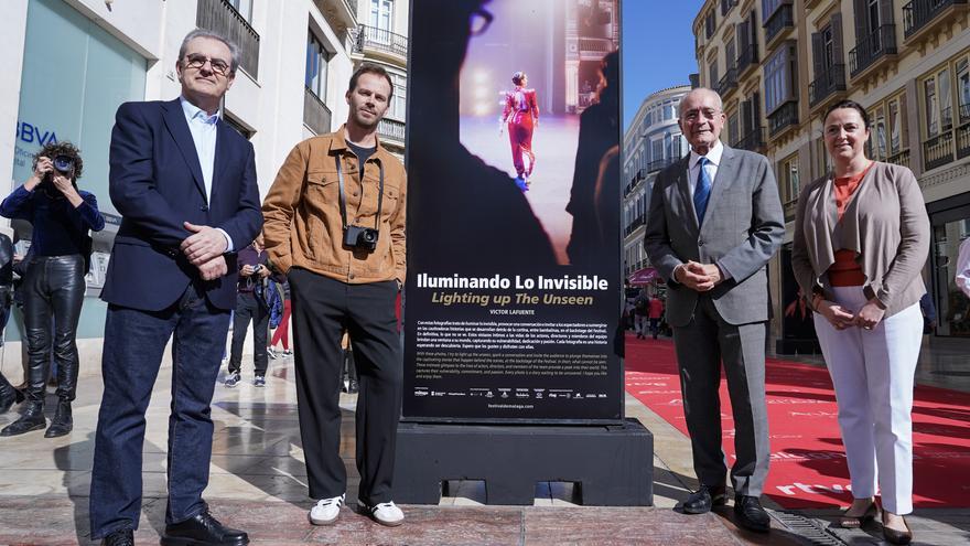 Víctor Lafuente plasma lo que no se ve del Festival de Málaga en la calle Larios