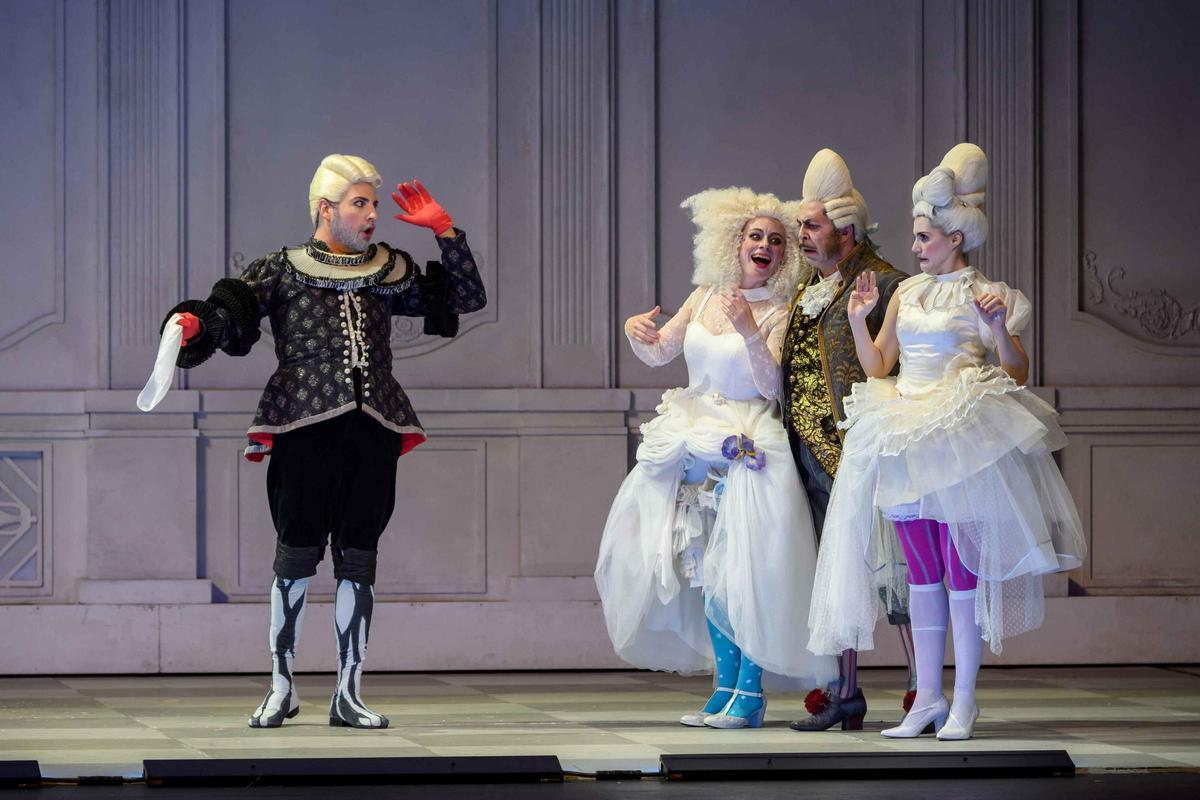 Imágenes de la ópera  ‘La Cenerentola’ de Rossini