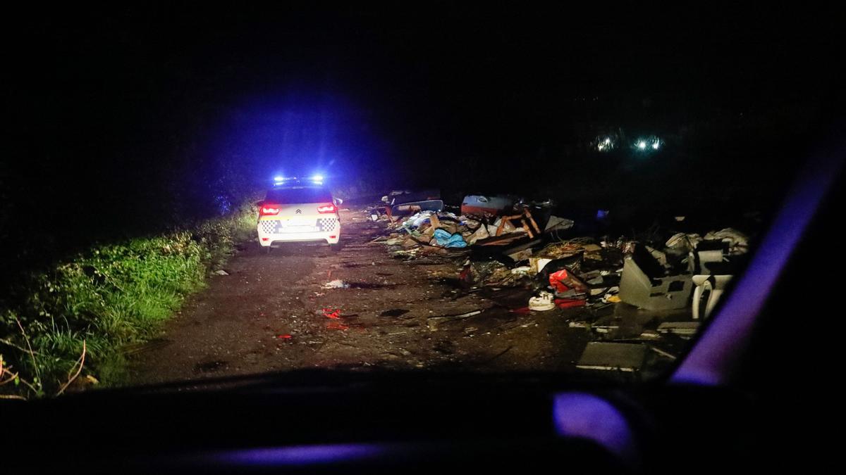 Agentes de la Policía Local patrullando las calles en un turno de noche