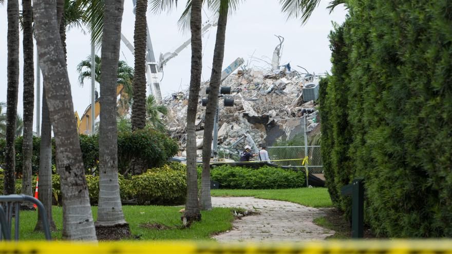 Restos del edificio derrumbado en Surfside, en el condado de Miami-Dade.