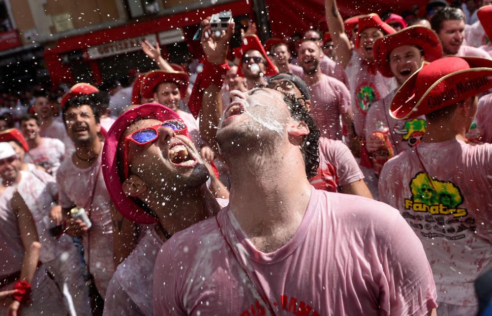 Un chupinazo inclusiu dóna inici als «Sanfermines