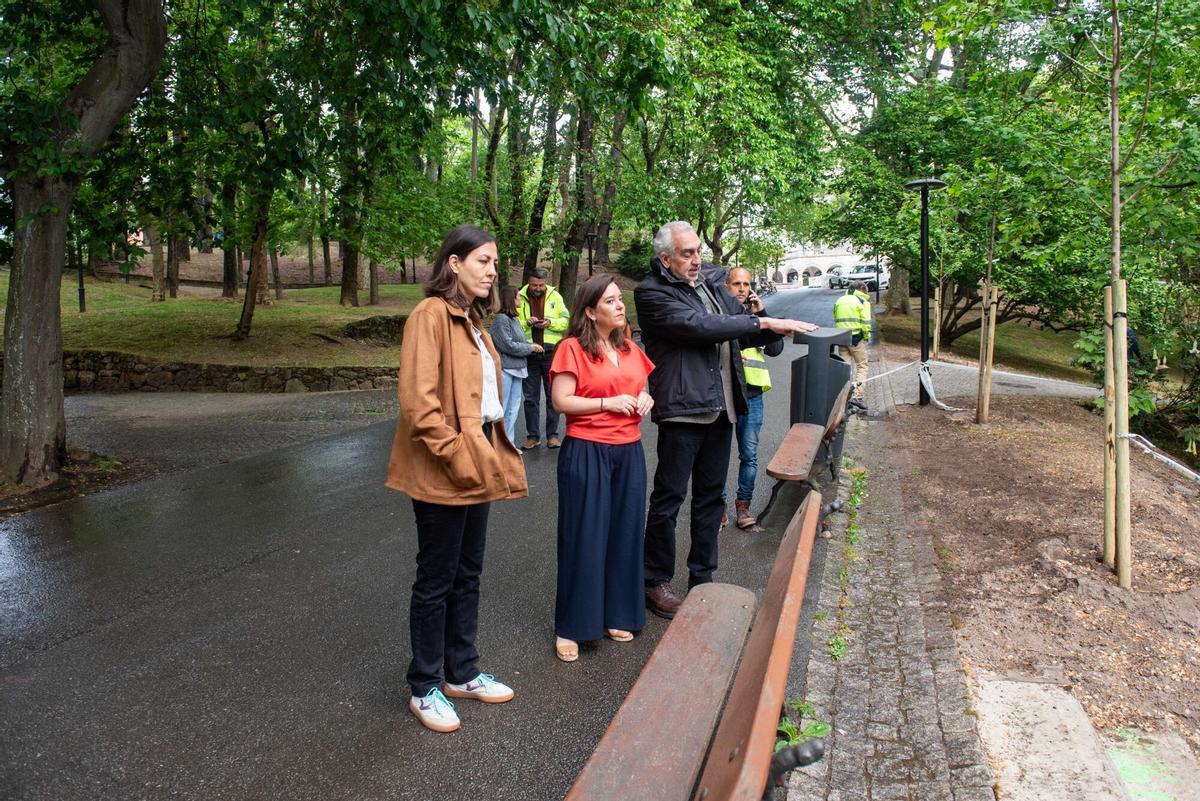 El Concello ejecuta y renueva caminos y sendas, y dotará al parque de nuevo equipamiento y mobiliario, tanto deportivo como de ocio.