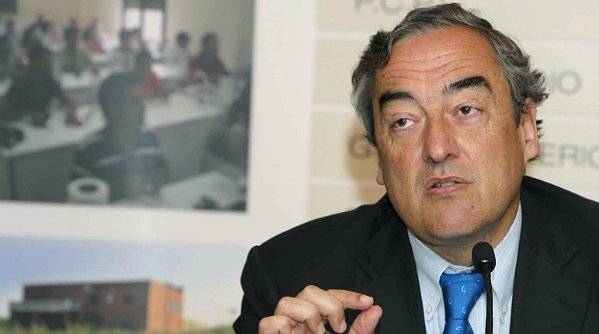 El president de la CEOE Juan Rosell,en una entrevista realitzada aquest dilluns, ha advocat una vegada més per flexibilitzar el mercat laboral.