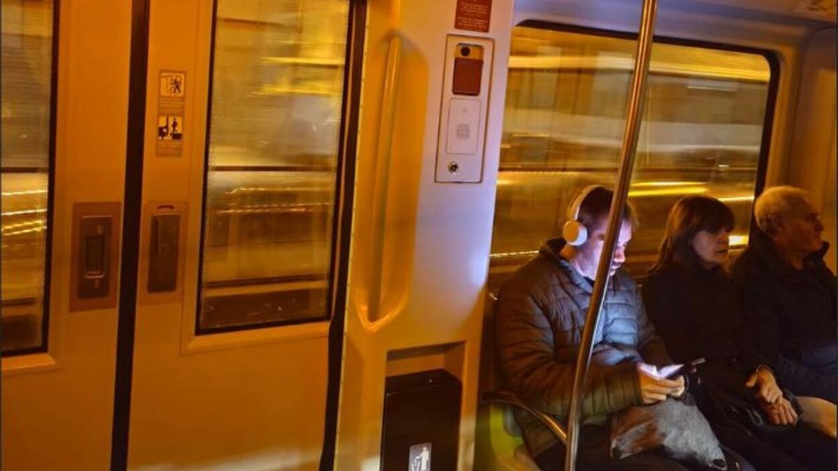 Los usarios del metro entre Bétera y Torrent, a oscuras