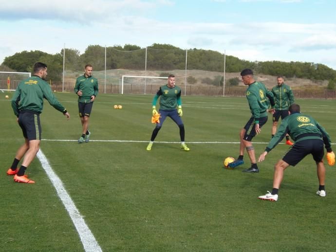 Fotos del entrenamiento de la UD Las Palmas en El Saler (24/01/2019)