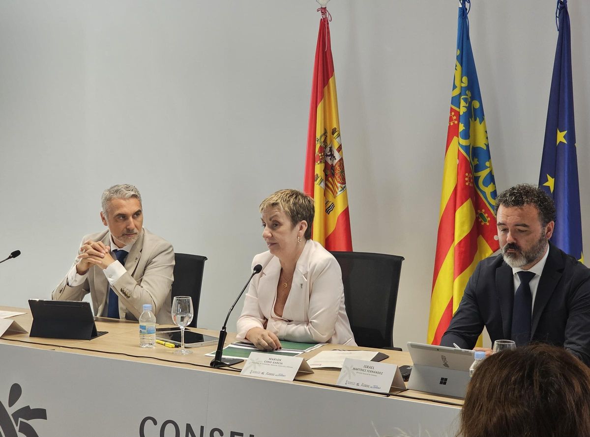 José Manuel Camarero, Marián Cano e Israle Martínez, durante el Consell Valencià de Turisme.
