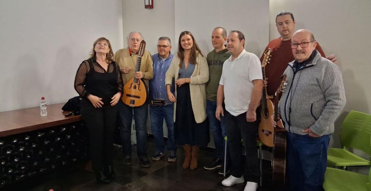 Marta Borraz y la Rondalla Aires del Jalón , que puso el cierre musical al acto.