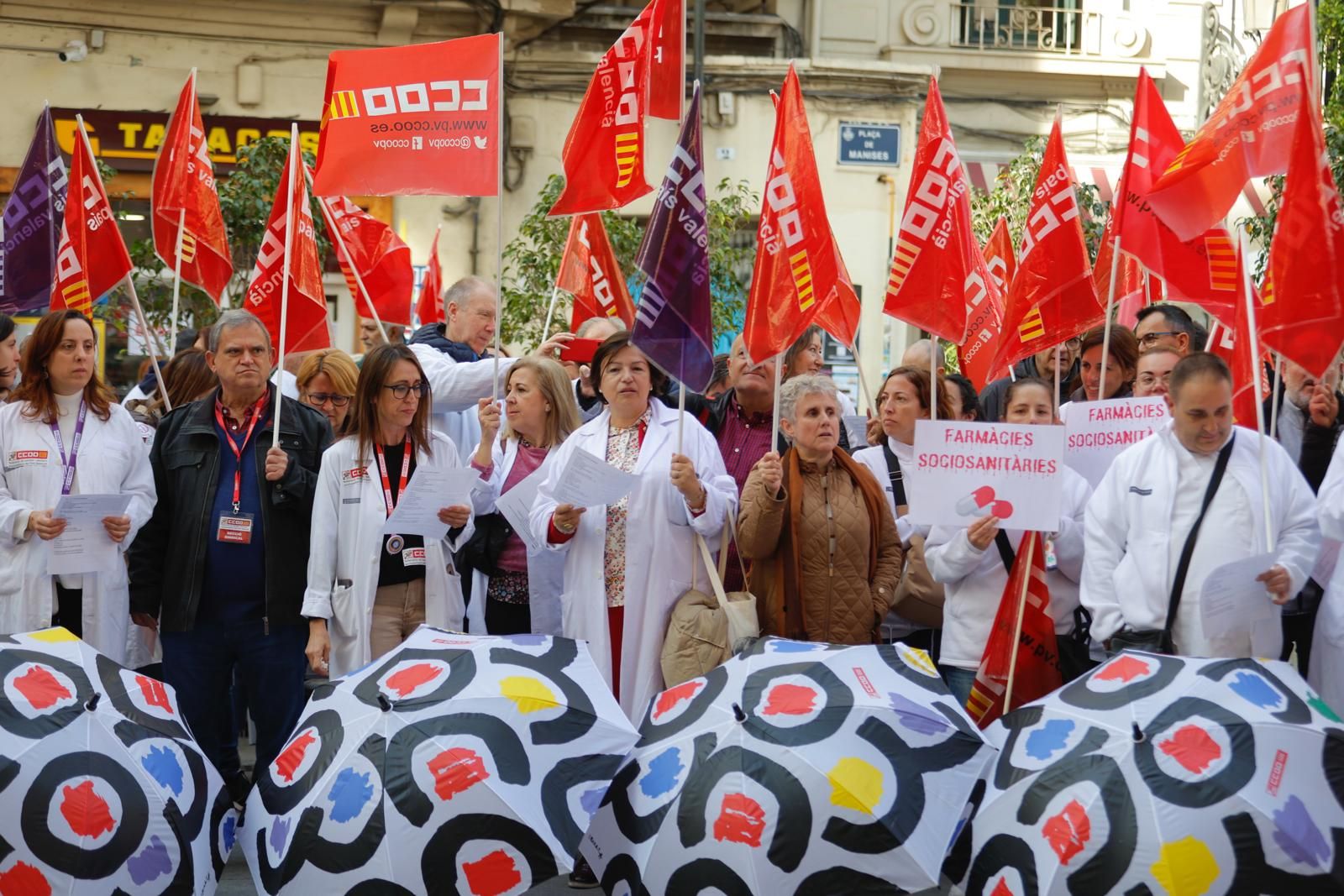 UGT y CCOO se manifiesta por el personal laboral a extinguir de Sanidad