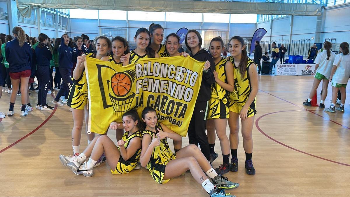 Jugadoras participantes en el torneo nacional femenino de La Carlota.