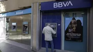 ¿Qué opciones tiene BBVA tras el 'no' del Sabadell a una fusión?