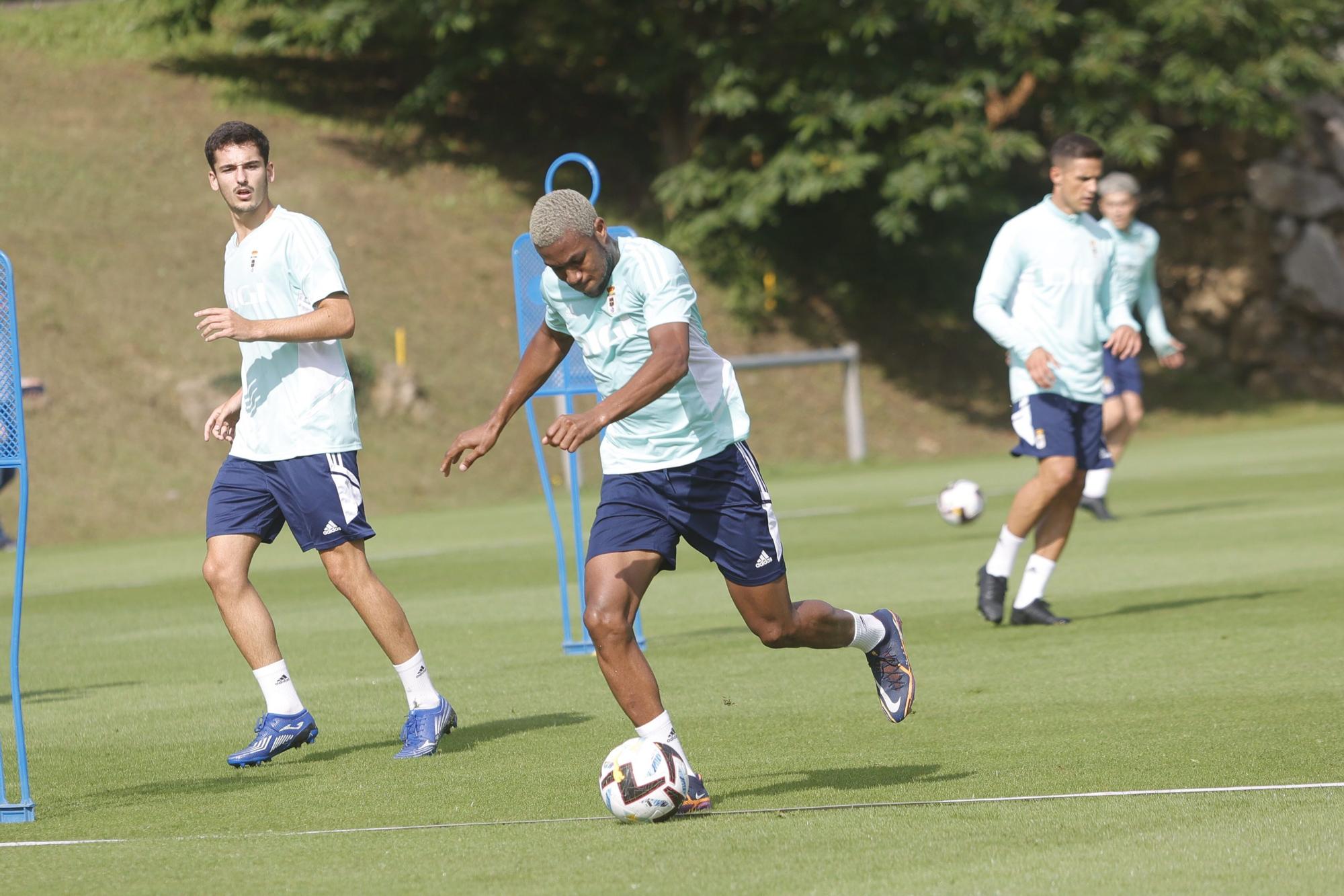 Las imágenes de la presentación de Luengo y Braat en el Oviedo y el entrenamiento azul