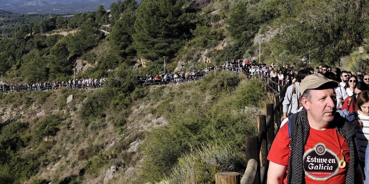 Un año más, miles de alcorinos han cumpido con la tradición dsfilando hacia la ermita.