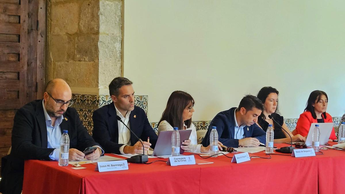 El concejal de Turismo, José Santiago Villa, participa en la asamblea celebrada en Pastrana