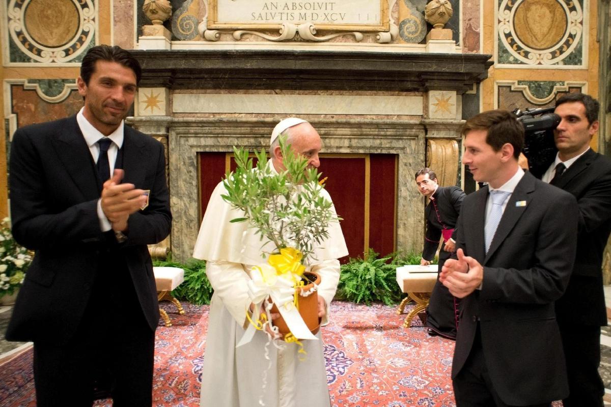 Buffon y Messi, con el Papa Francisco